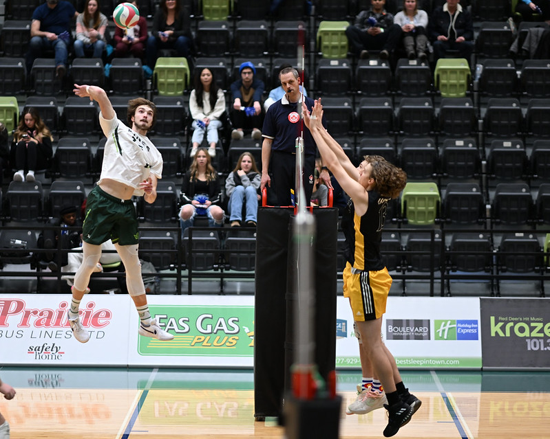 Kings and Queens sweep the Lions in Calgary, both win in three sets