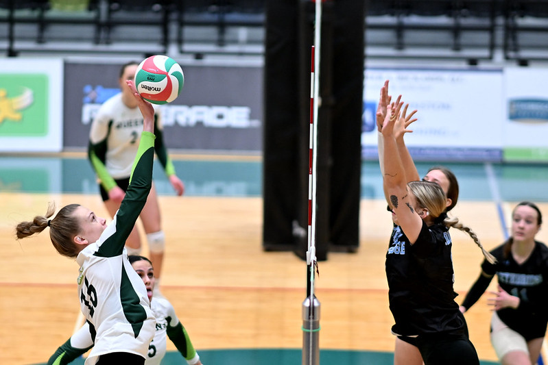 Kings faced adversity in Lethbridge while the Queens defeat the Kodiaks in three sets