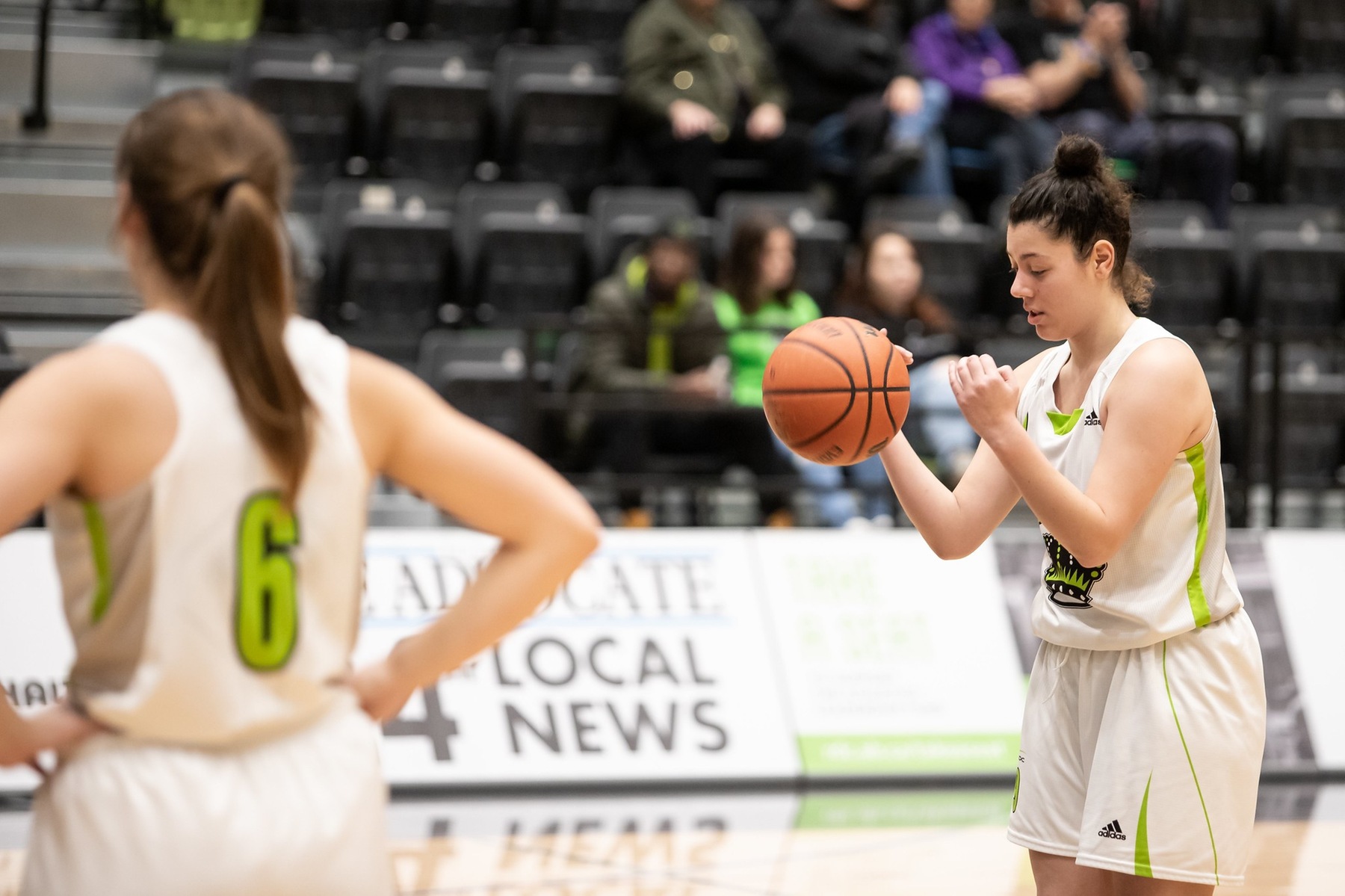 Amy Szymanek (6) and Val Rincon (9) scored a combined 37 points